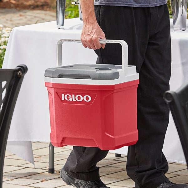 Igloo Latitude 16 Quart Hardside Cooler Red