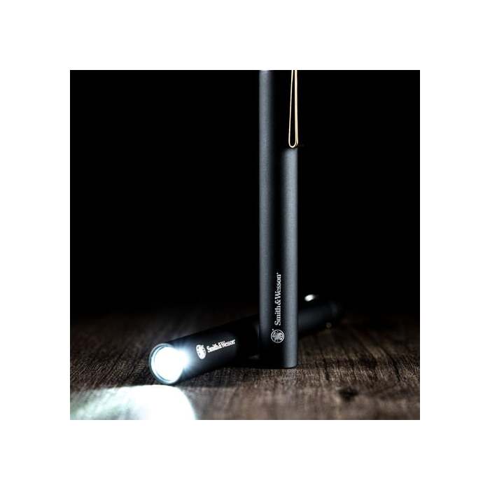 Smith & Wesson Night Guard Slim Flashlight Aluminum Black